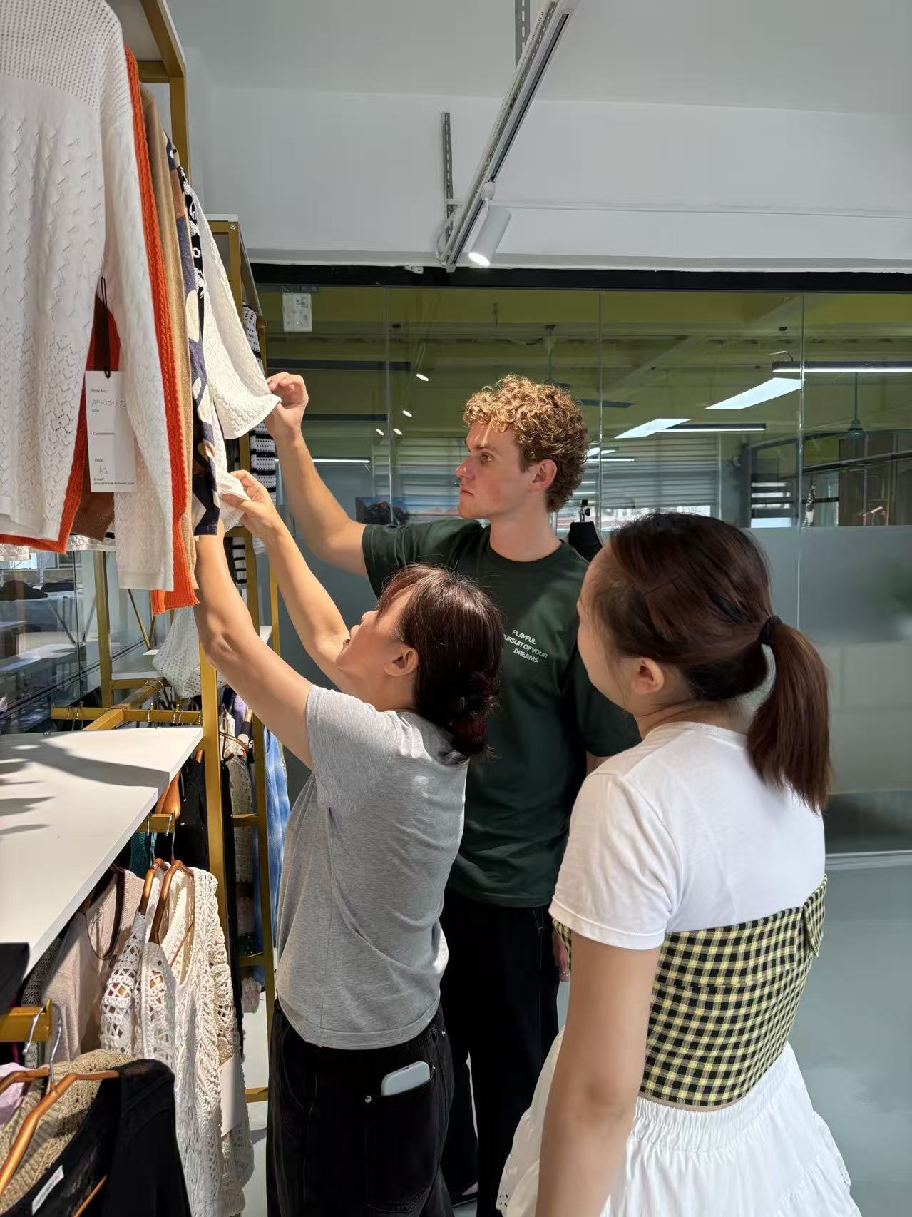 Buyer and Uoho team reviewing product samples